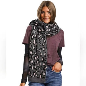 C.C. Gray & Pink Jacquard Fuzzy Knit Leopard Print Scarf